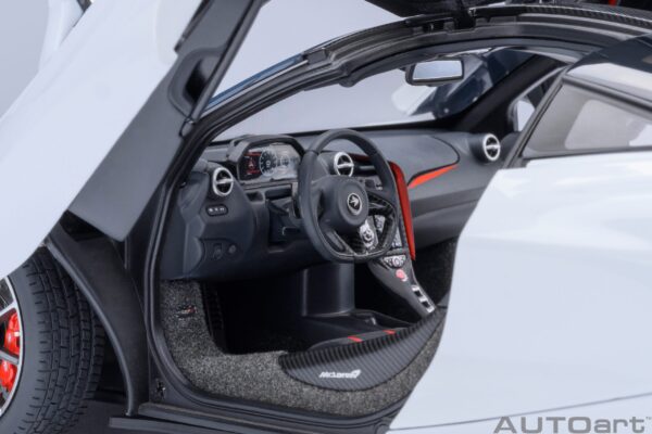 AUTOart McLaren 720S (Silica White) – Bild 11