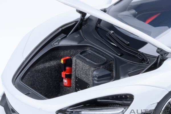 AUTOart McLaren 720S (Silica White) – Bild 9