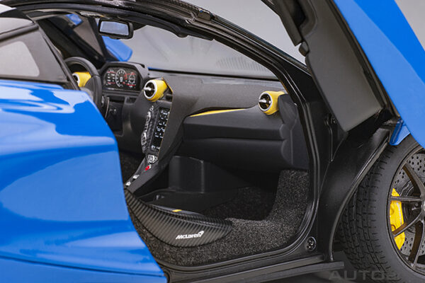 AUTOart McLaren 720S 2017 (paris blue:metallic blue)