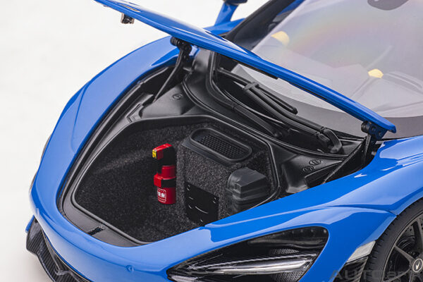 AUTOart McLaren 720S 2017 (paris blue:metallic blue)