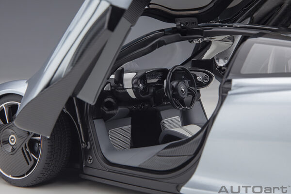 AUTOart McLaren SPEEDTAIL (frozen blue) 2020