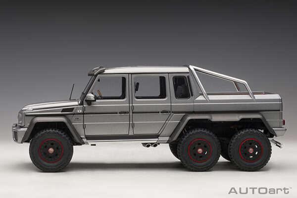 AUTOart Mercedes-Benz G 63 AMG 6x6 (designo pla. magno:grau) 2013
