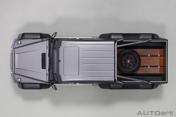 AUTOart Mercedes-Benz G 63 AMG 6x6 (designo pla. magno:grau) 2013