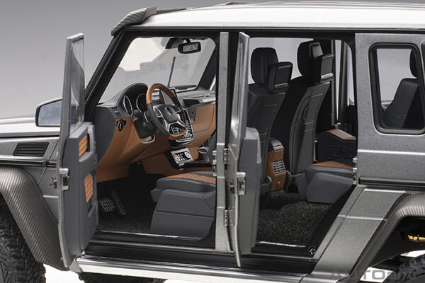 AUTOart Mercedes-Benz G 63 AMG 6x6 (designo pla. magno:grau) 2013