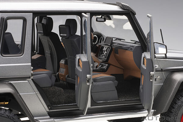 AUTOart Mercedes-Benz G 63 AMG 6x6 (designo pla. magno:grau) 2013