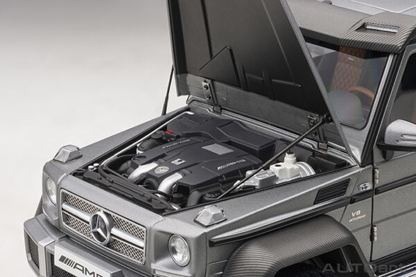 AUTOart Mercedes-Benz G 63 AMG 6x6 (designo pla. magno:grau) 2013