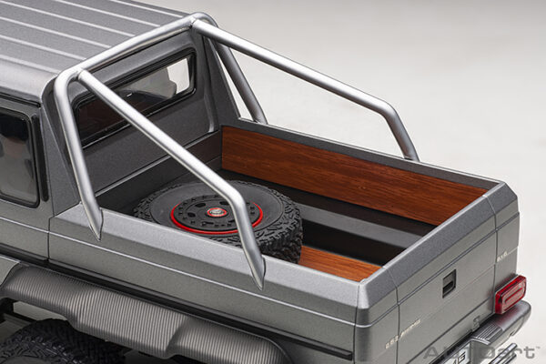 AUTOart Mercedes-Benz G 63 AMG 6x6 (designo pla. magno:grau) 2013
