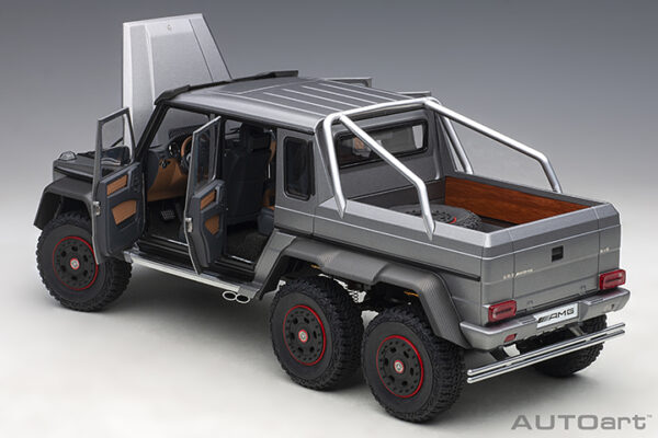 AUTOart Mercedes-Benz G 63 AMG 6x6 (designo pla. magno:grau) 2013