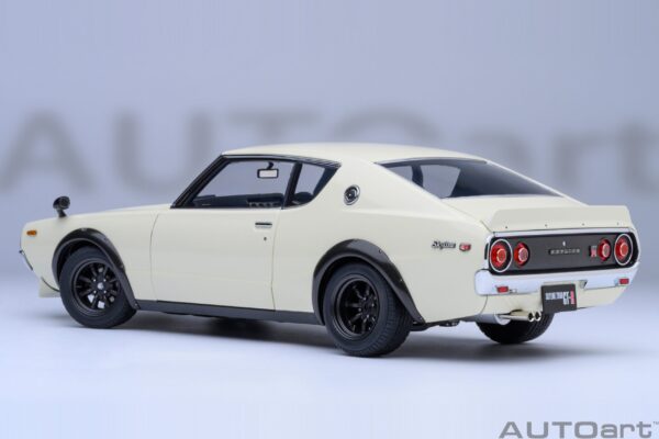 AUTOart Nissan Skyline 2000 GT-R (KPGC110) Tuned version (White) – Bild 19