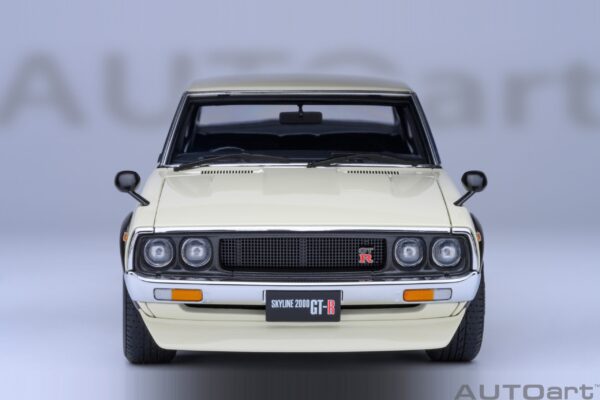 AUTOart Nissan Skyline 2000 GT-R (KPGC110) Tuned version (White) – Bild 16