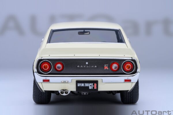AUTOart Nissan Skyline 2000 GT-R (KPGC110) Tuned version (White) – Bild 15