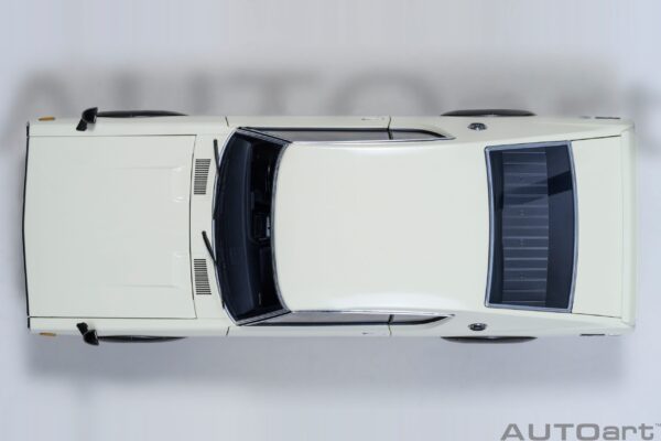 AUTOart Nissan Skyline 2000 GT-R (KPGC110) Tuned version (White) – Bild 14