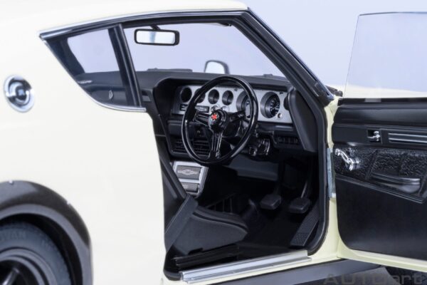 AUTOart Nissan Skyline 2000 GT-R (KPGC110) Tuned version (White) – Bild 11
