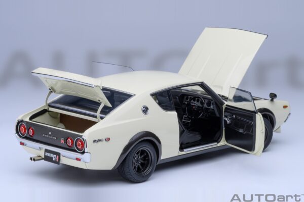 AUTOart Nissan Skyline 2000 GT-R (KPGC110) Tuned version (White) – Bild 6