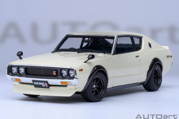 AUTOart Nissan Skyline 2000 GT-R (KPGC110) Tuned version (White) – Bild 5