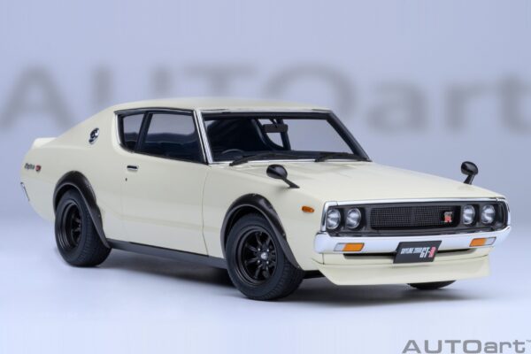 AUTOart Nissan Skyline 2000 GT-R (KPGC110) Tuned version (White) – Bild 4