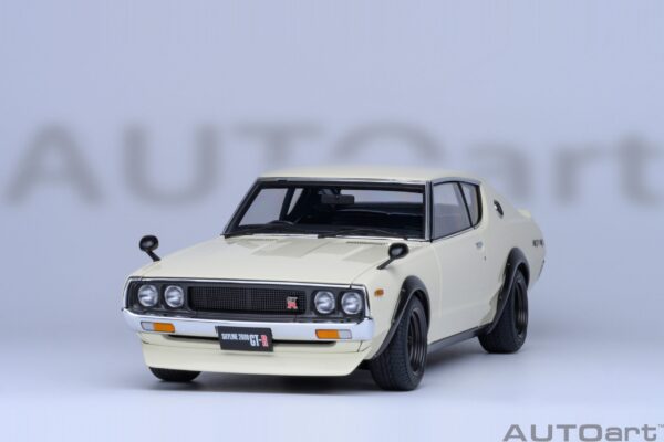 AUTOart Nissan Skyline 2000 GT-R (KPGC110) Tuned version (White) – Bild 3