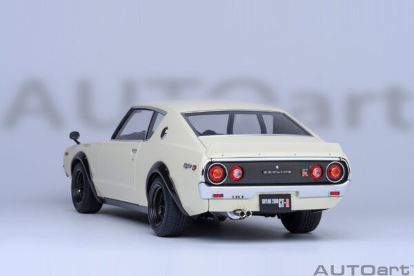 AUTOart Nissan Skyline 2000 GT-R (KPGC110) Tuned version (White) – Bild 2