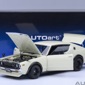 AUTOart Nissan Skyline 2000 GT-R (KPGC110) Tuned version (White)