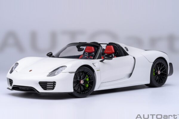 AUTOart Porsche 918 Spyder Weissach Package (White with Red interior) – Bild 23
