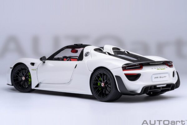 AUTOart Porsche 918 Spyder Weissach Package (White with Red interior) – Bild 22