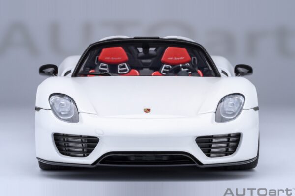 AUTOart Porsche 918 Spyder Weissach Package (White with Red interior) – Bild 19