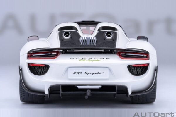 AUTOart Porsche 918 Spyder Weissach Package (White with Red interior) – Bild 18