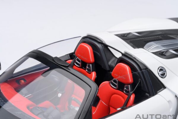 AUTOart Porsche 918 Spyder Weissach Package (White with Red interior) – Bild 13