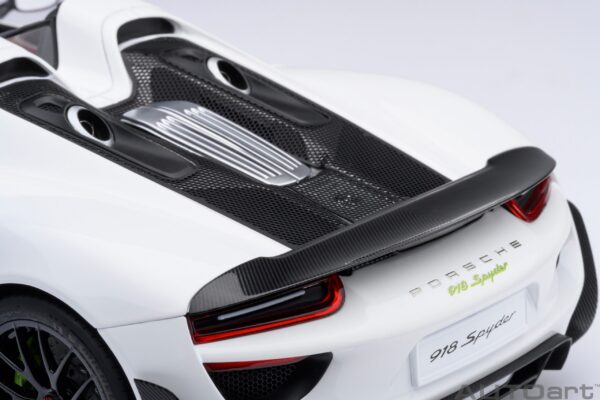 AUTOart Porsche 918 Spyder Weissach Package (White with Red interior) – Bild 10