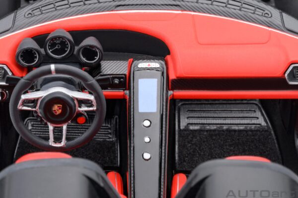 AUTOart Porsche 918 Spyder Weissach Package (White with Red interior) – Bild 8