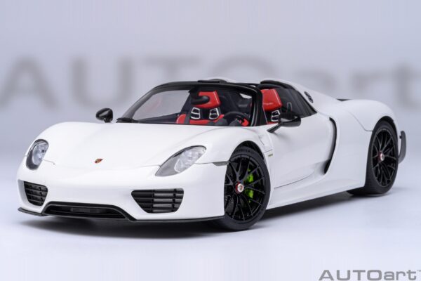 AUTOart Porsche 918 Spyder Weissach Package (White with Red interior) – Bild 5