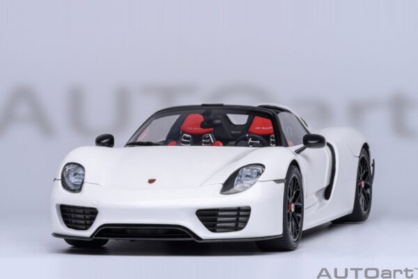 AUTOart Porsche 918 Spyder Weissach Package (White with Red interior) – Bild 3