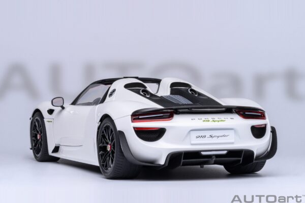 AUTOart Porsche 918 Spyder Weissach Package (White with Red interior) – Bild 2