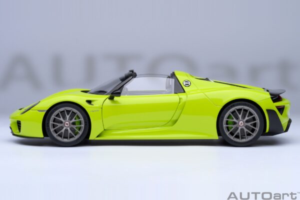 AUTOart Porsche 918 Spyder Weissach Package (Acid Green) – Bild 21