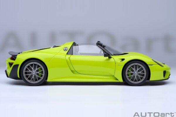 AUTOart Porsche 918 Spyder Weissach Package (Acid Green) – Bild 20