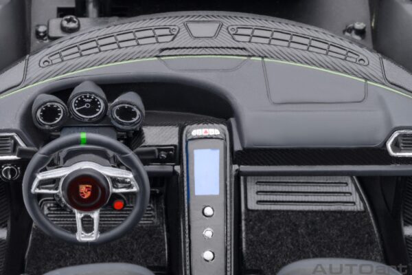 AUTOart Porsche 918 Spyder Weissach Package (Acid Green) – Bild 7