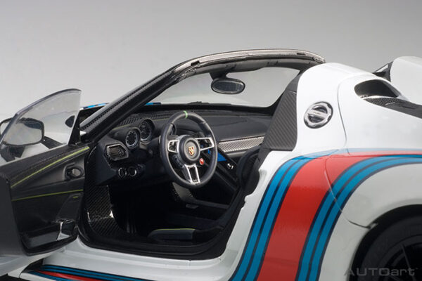 AUTOart Porsche 918 Spyder 2013 Weissach Package