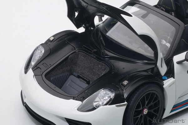 AUTOart Porsche 918 Spyder 2013 Weissach Package