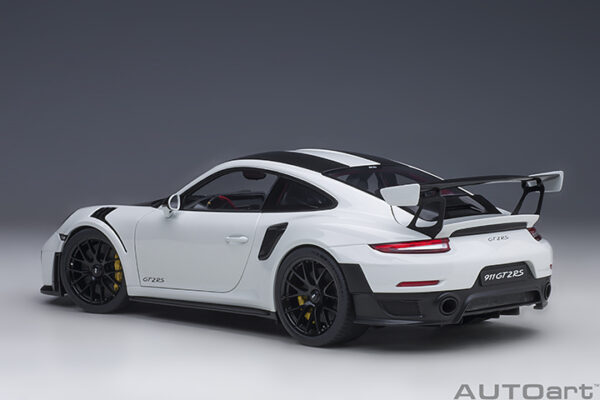 AUTOart Porsche 911 (991.2) GT2RS 2017 Weissach Package (white)