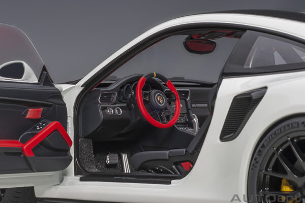 AUTOart Porsche 911 (991.2) GT2RS 2017 Weissach Package (white)