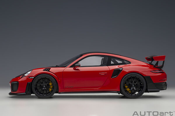AUTOart Porsche 911 (991.2) GT2RS 2017 Weissach Package (guards red)