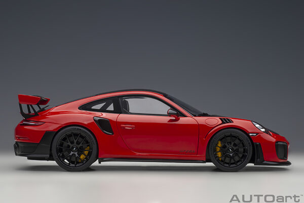 AUTOart Porsche 911 (991.2) GT2RS 2017 Weissach Package (guards red)