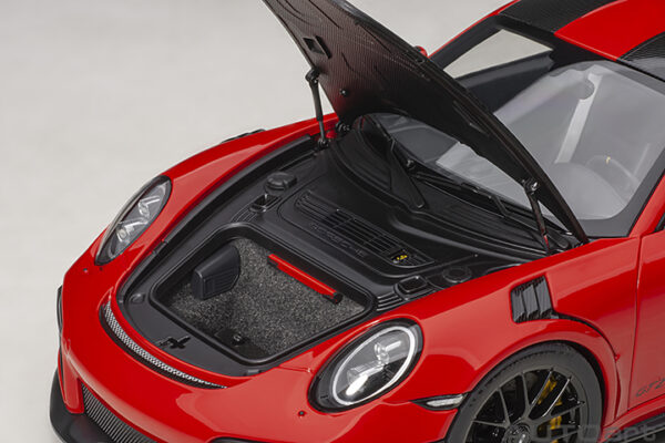 AUTOart Porsche 911 (991.2) GT2RS 2017 Weissach Package (guards red)