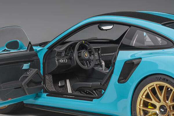 AUTOart Porsche 911 (991.2) GT2RS 2017 Weissach Package (miami blue)