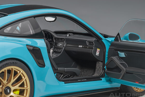 AUTOart Porsche 911 (991.2) GT2RS 2017 Weissach Package (miami blue)