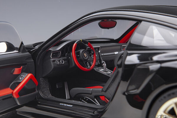 AUTOart Porsche 911 (991.2) GT2RS 2017 Weissach Package (black)