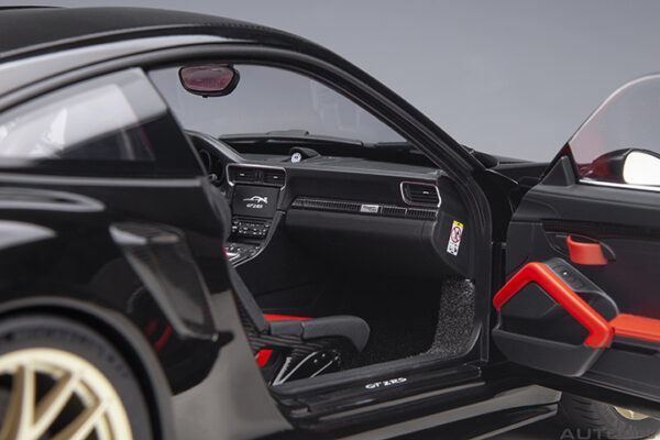 AUTOart Porsche 911 (991.2) GT2RS 2017 Weissach Package (black)
