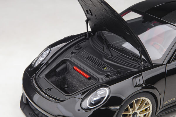 AUTOart Porsche 911 (991.2) GT2RS 2017 Weissach Package (black)