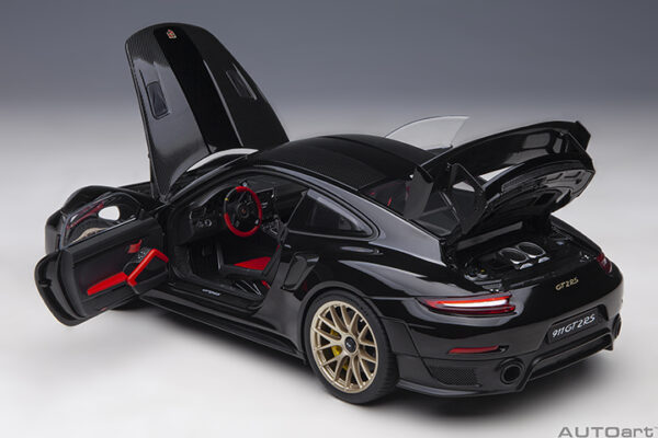 AUTOart Porsche 911 (991.2) GT2RS 2017 Weissach Package (black)
