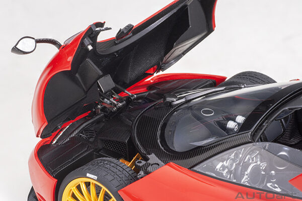AUTOart Pagani Huayra Roadster 2017 (rosso monza:red) (composite